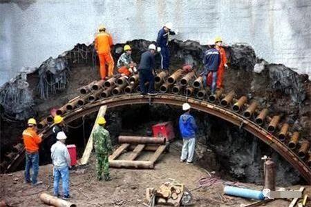 托克托隧道钢花管支护案例